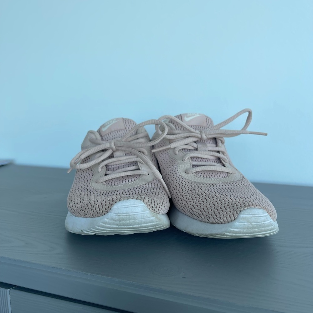 Very comfy Nike Sneakers - Picture 2 of 5
